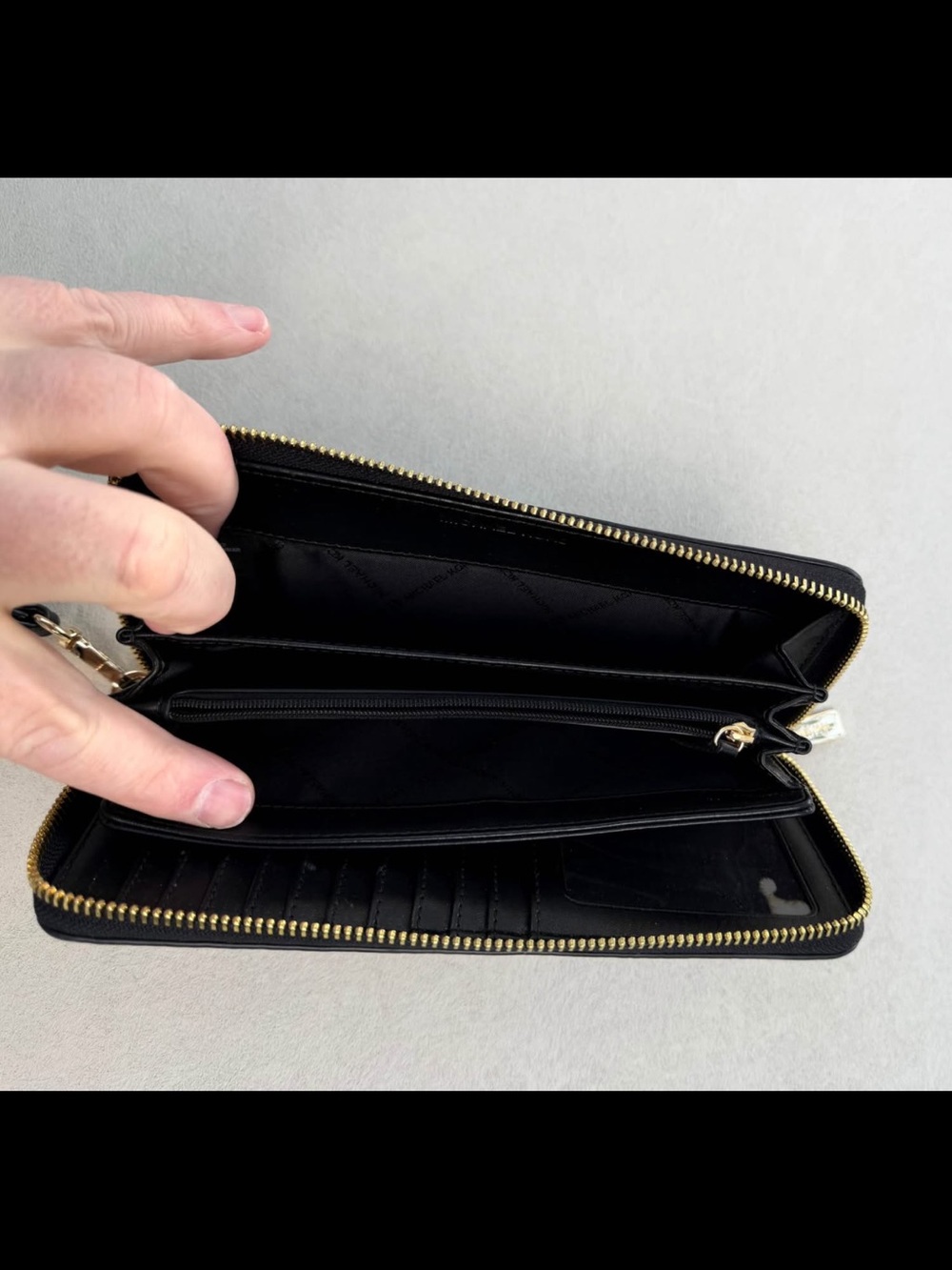Michael Kors Black Pebbled Leather Men's Zip Wallet with Gold Logo - Picture 6 of 10